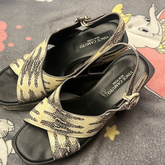 Neutral snake print leather platform sandals. Vince Camuto size 8.5/39 worn once - Picture 4 of 7